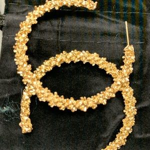 Hoops in bright gold/brass/yellow metal